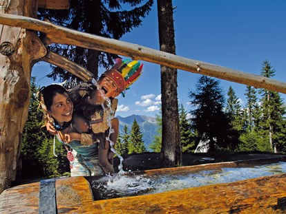 Luxuscamping - Kochmöglichkeit - Tirol - Indianertag am Ferienparadies Natterer See - Nature Resort Natterer See Wood-Lodges am Nature Resort Natterer See
