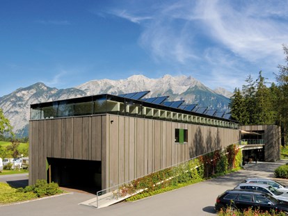 Luxuscamping - TV - Region Innsbruck - Ultramodernes Multifunktionsgebäude - Nature Resort Natterer See Wood-Lodges am Nature Resort Natterer See