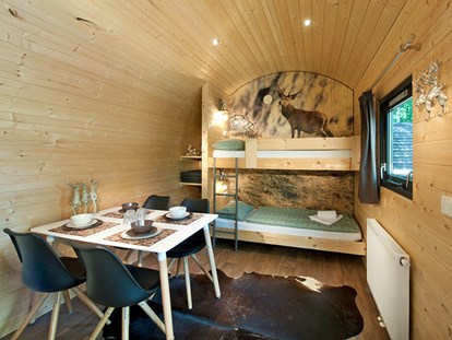 Luxuscamping - Art der Unterkunft: Hütte/POD - Tirol - Wohnbereich Family Wood-Lodge - Nature Resort Natterer See Wood-Lodges am Nature Resort Natterer See