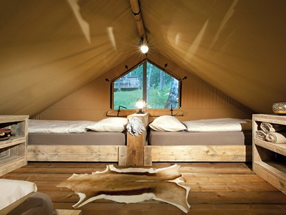 Luxuscamping - Preisniveau: exklusiv - Mezzanine Safari-Lodge-Zelt "Lion" - Nature Resort Natterer See Safari-Lodge-Zelt "Lion" am Nature Resort Natterer See