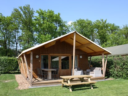 Luxuscamping - Dusche - Overijssel - Oehoe Lodge - Camping De Kleine Wolf Oehoe Lodge auf Campingplatz de Kleine Wolf