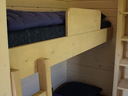 Luxuscamping - getrennte Schlafbereiche - Niederlande - (Kinder-) Schlafzimmer - Camping De Kleine Wolf Oehoe Lodge auf Campingplatz de Kleine Wolf