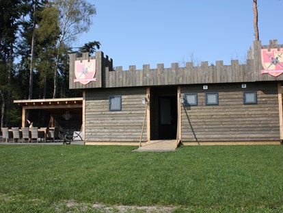 Luxuscamping - Preisniveau: gehoben - Twente - Burg - Camping De Kleine Wolf Burg "Wolvenburcht" bei Campingplatz de Kleine Wolf