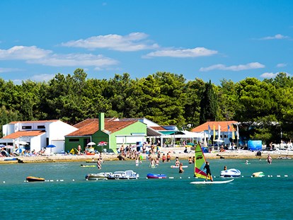 Luxuscamping - Terrasse - Zadar - Šibenik - Zaton Holiday Resort - Gebetsroither Luxusmobilheim von Gebetsroither am Zaton Holiday Resort