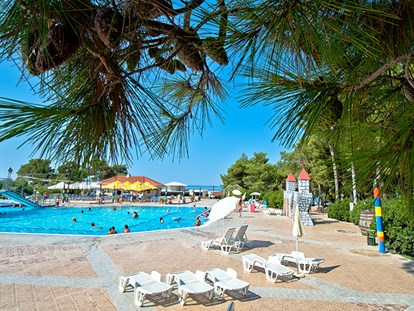 Luxuscamping - Terrasse - Nin - Zaton Holiday Resort - Gebetsroither Luxusmobilheim von Gebetsroither am Zaton Holiday Resort