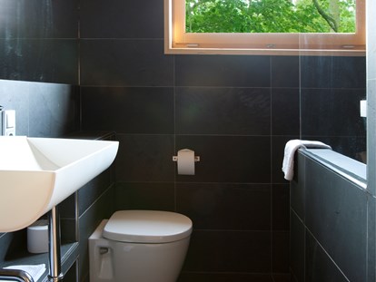 Luxuscamping - WC - Bad Zwischenahn - Bildquelle: http://www.baumgefluester.de/ - Baumhaus Resort Baumgeflüster Baumhaus