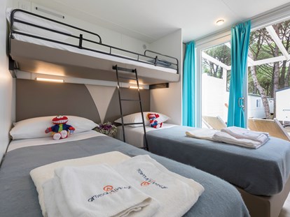 Luxuscamping - Geschirrspüler - Venetien - Kinderbettzimmer - Camping Ca' Pasquali Village Mobilheim Laguna Platinum auf Camping Ca' Pasquali Village