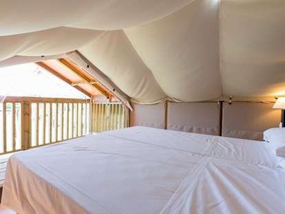 Luxuscamping - Klimaanlage - Cavallino-Treporti - Doppelzimmer im Obergeschoss - Camping Ca' Pasquali Village Lodgezelt Glam Sky Lodge auf Ca' Pasquali Village
