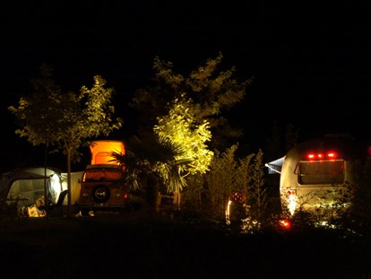 Luxuscamping - Art der Unterkunft: Campingfahrzeug - Ariège - Retro Trailer Park Airstream für 4 Personen am Retro Trailer Park