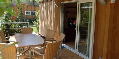 Luxuscamping - barrierefreier Zugang - Cavallino - Union Lido - Suncamp Camping Home Patio auf Union Lido
