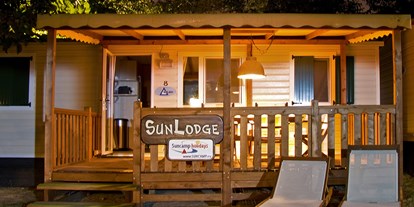 Luxuscamping - Terrasse - Draguignan - Camping Leï Suves - Suncamp SunLodges von Suncamp auf Camping Leï Suves