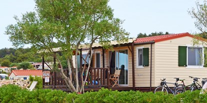 Luxuscamping - Sonnenliegen - Krk - Krk Premium Camping Resort - Suncamp SunLodge Aspen von Suncamp auf Krk Premium Camping Resort