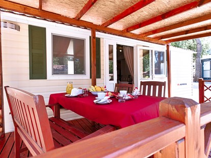 Luxuscamping - Terrasse - Biograd na Moru - Camping Park Soline Mobilheim Shelbox Tavolara auf Camping Park Soline