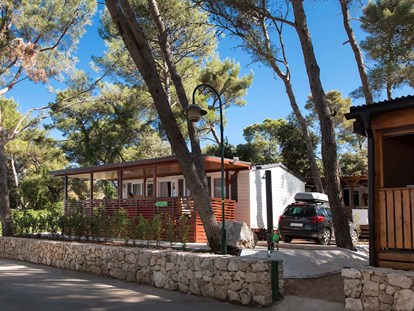 Luxuscamping - Zadar - Šibenik - Camping Park Soline Mobilheim Shelbox Tavolara auf Camping Park Soline