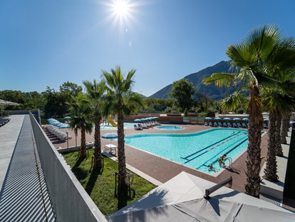 Luxuscamping - TV - Tessin - Campofelice Camping Village Verzasca Lodge 4 auf Campofelice Camping Village