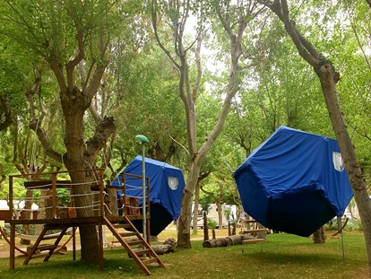 Luxuscamping - Parkplatz bei Unterkunft - Roseto degli Abruzzi Provinz von Teramo - Eurcamping Tree Tent Syrah auf Eurcamping