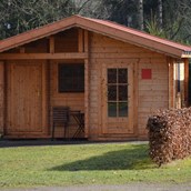 Glampingunterkunft: Hütte Rot  - Camping Zum Oertzewinkel: Hütten auf Camping Zum Oertzewinkel