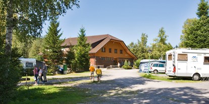 Luxuscamping - TV - Baden-Württemberg - Camping Bankenhof Mietwohnwagen Hobby auf Camping Bankenhof