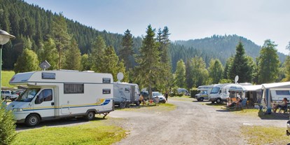Luxuscamping - Parkplatz bei Unterkunft - Schwarzwald - Camping Bankenhof Mietwohnwagen Hobby auf Camping Bankenhof