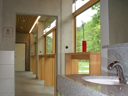 Luxuscamping - Gartenmöbel - Österreich - Sanitäranlagen gleich in der Nähe - Grubhof Campinghäuschen auf Grubhof