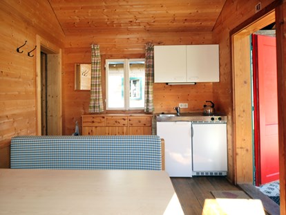 Luxuscamping - Kochmöglichkeit - Pinzgau - aus Holz, in einfacher Ausstattung - Grubhof Campinghäuschen auf Grubhof