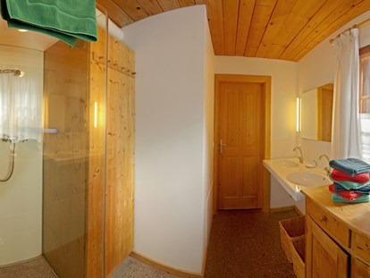 Luxuscamping - Art der Unterkunft: Hütte/POD - Tiroler Unterland - Badezimmer Steinbach Stube - Grubhof Almhütte Steinbach Stube im Almdorf Grubhof