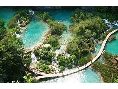 Luxuscamping - Parkplatz bei Unterkunft - Rakovica, Plitvicka Jezera - Plitvicer Seen - Plitvice Holiday Resort Mobilheime auf Plitvice Holiday Resort