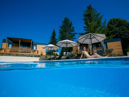Luxuscamping - Parkplatz bei Unterkunft - Rakovica, Plitvicka Jezera - Schwimbad - Plitvice Holiday Resort Tipis auf Plitvice Holiday Resort
