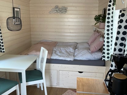 Luxuscamping - Art der Unterkunft: Bungalow - Lüneburger Heide - Schäferwagen von innen - Camping Stover Strand Camping Stover Strand