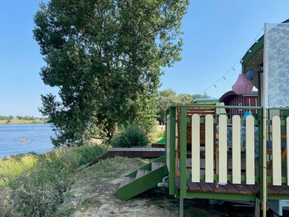 Luxuscamping - Preisniveau: moderat - Flusslandschaft Elbe - Schäferwagen mit Elbblick - Camping Stover Strand Camping Stover Strand