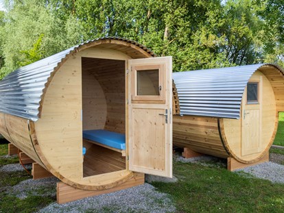 Luxuscamping - Art der Unterkunft: Hütte/POD - Region Schwaben - Campingplatz Markelfingen Schlaf-Fass auf dem Campingplatz Markelfingen 