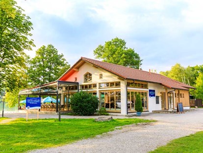 Luxuscamping - Preisniveau: günstig - Bayern - Restaurant am Campingplatz Pilsensee - Pilsensee in Bayern Schlaffass direkt am Pilsensee in Bayern