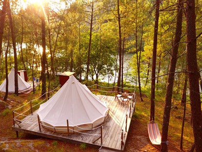 Luxury camping - Gartenmöbel - Entre Ambos-os-Rios - Lima Escape Glamour Bell Tent von Lima Escape