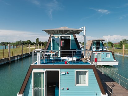 Luxuscamping - Klimaanlage - Udine - Terrasse Houseboat - Marina Azzurra Resort Marina Azzurra Resort