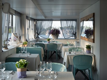 Luxuscamping - getrennte Schlafbereiche - Friaul-Julisch Venetien - Restaurant - Emerald River - Marina Azzurra Resort Marina Azzurra Resort