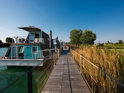 Luxuscamping - Kühlschrank - Udine - Houseboat River am Fluss Tagliamento - Marina Azzurra Resort Marina Azzurra Resort