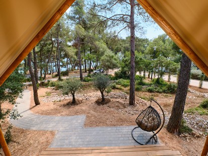 Luxuscamping - Kochutensilien - Zadar - Ausblick - Camping Cikat Glamping Zelt Typ Family Premium auf Camping Čikat