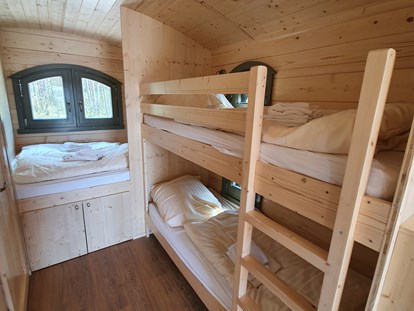 Luxuscamping - Preisniveau: günstig - Soltau - Betten - Campingplatz "Auf dem Simpel" Schäferwagen auf Campingplatz "Auf dem Simpel" 