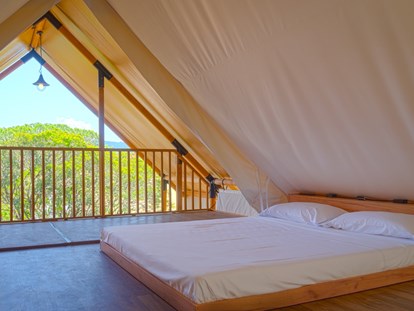 Luxuscamping - Parkplatz bei Unterkunft - Glamping-Zelt Safari Loft - Grundriss Dachboden - Camping Lacona Pineta Glamping Tent Safari Loft auf Camping Lacona Pineta