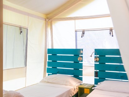 Luxuscamping - Preisniveau: gehoben - Glamping Tent Country Loft auf Camping Lacona Pineta - Camping Lacona Pineta Glamping Tent Country Loft auf Camping Lacona Pineta