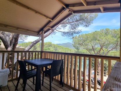 Luxuscamping - Grill - Italien - Glamping Tent Mini Lodge auf Camping Lacona Pineta - Camping Lacona Pineta Glamping Tent Mini Lodge auf Camping Lacona Pineta