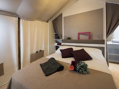 Luxuscamping - Klimaanlage - Toskana - Glamping Tent Mini Lodge auf Camping Lacona Pineta - Camping Lacona Pineta Glamping Tent Mini Lodge auf Camping Lacona Pineta