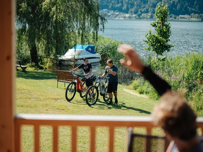 Luxuscamping - Terrasse - Kärnten - Ankommen und  Wohlfühlen - Terrassen Camping Ossiacher See Premium Mobilheime mit Terrassen am Terrassen Camping Ossiacher See
