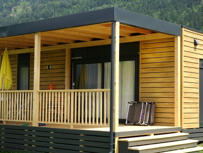 Luxuscamping - WC - Faaker-/Ossiachersee - Voll überdachte  Terrasse - Terrassen Camping Ossiacher See Premium Mobilheime mit Terrassen am Terrassen Camping Ossiacher See