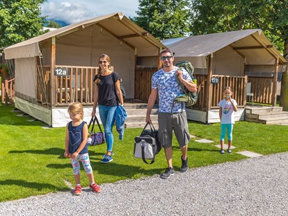 Luxuscamping - barrierefreier Zugang ins Wasser - Mini Lodge Zelte - Camping Seefeld Park Sarnen *****
