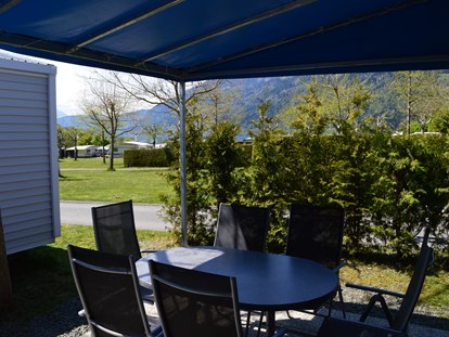Luxuscamping - barrierefreier Zugang ins Wasser - Terrassen Camping Ossiacher See