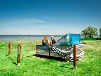Luxuscamping - barrierefreier Zugang ins Wasser - Strandkorb zum schlafen - Ostseecamping Ferienpark Zierow