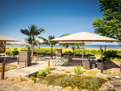 Luxuscamping - barrierefreier Zugang ins Wasser - Entspannen mit Geschmack im Restaurant Oase - Ostseecamping Ferienpark Zierow