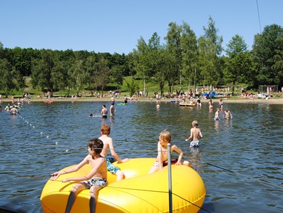 Luxuscamping - barrierefreier Zugang ins Wasser - Badesee - Alfsee Ferien- und Erlebnispark