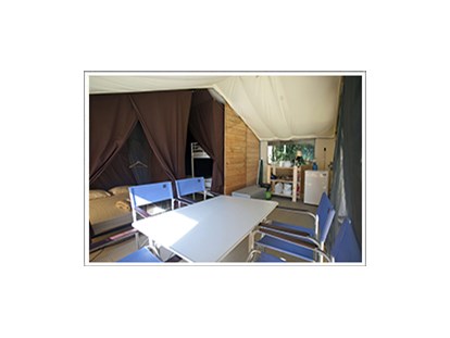 Luxuscamping - getrennte Schlafbereiche - Paris - Zelt Toile & Bois Sweet - Innen - Camping Indigo Paris Zelt Toile & Bois Sweet für 5 Pers. auf Camping Indigo Paris